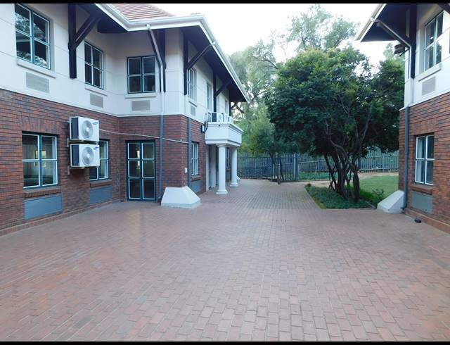 472M² OFFICE TO LET IN HYDE PARK